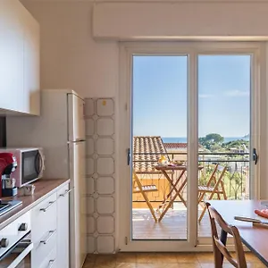  Appartamento Vista Mare Con Giardino Italia