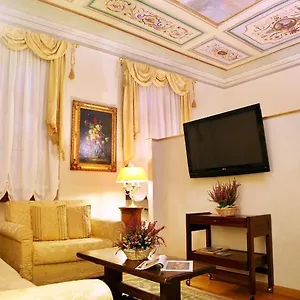 Tornabuoni La Petite 4* Florence